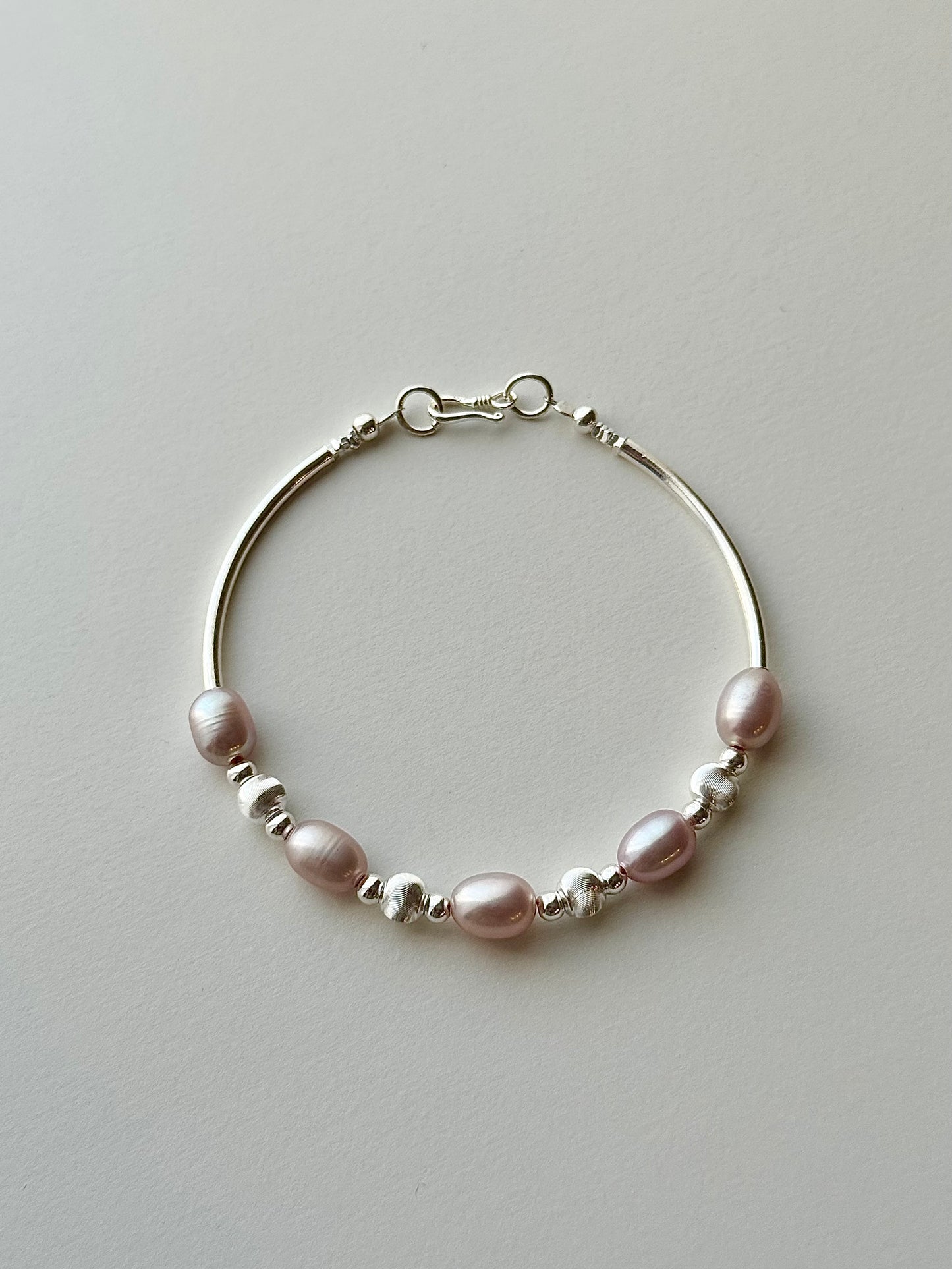 Lunai｜Lavender Freshwater Pearl & 925 Silver Bracelet